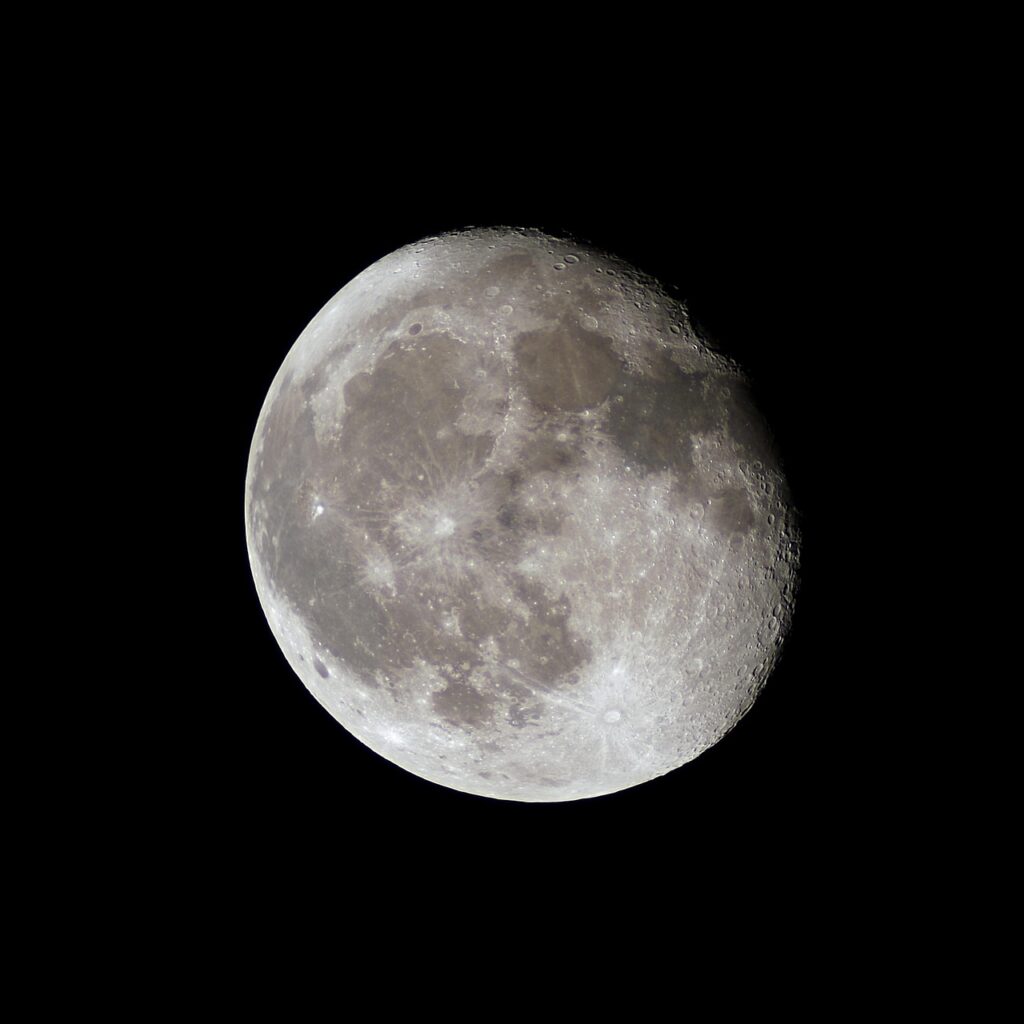 引越しを安くするための月はいつがベスト？